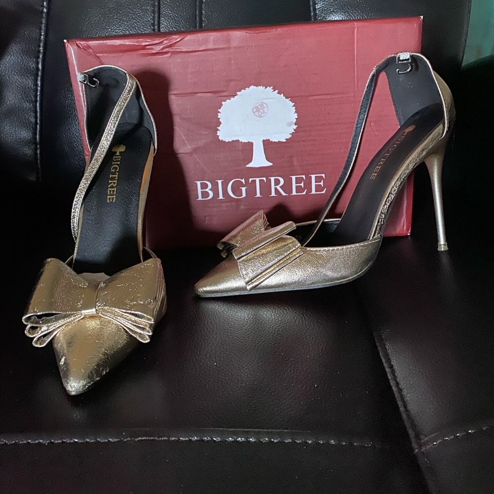Big tree Gold stiletto shoes
